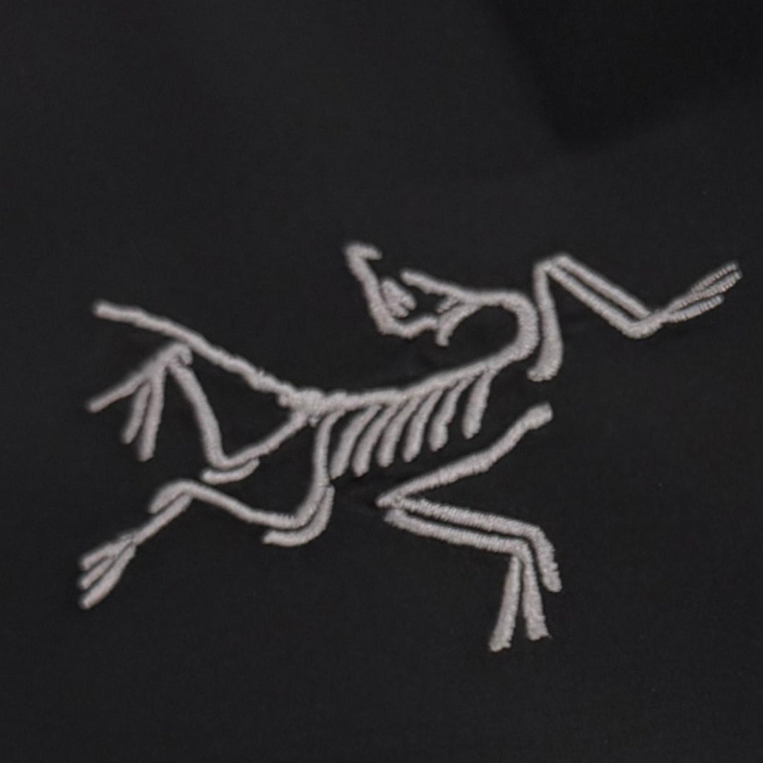 美品▼ARC TERYX アークテリクス X000007430 MACAI LIGHT WEIGHT JACKET ロゴ刺繍 フーデッド ZIP ダウンジャケット ブラック XL 正規品