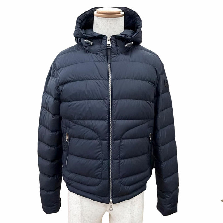 美品△MONCLER モンクレール 2024年 K10911A00139 SESTRIERE ロゴレザーワッペン フード付 ショート ダウンジャケット ネイビー 0 正規品