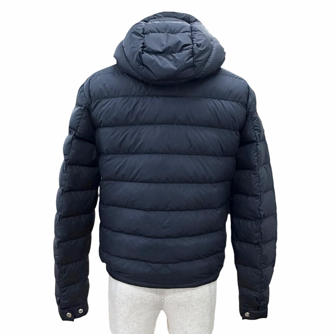 美品△MONCLER モンクレール 2024年 K10911A00139 SESTRIERE ロゴレザーワッペン フード付 ショート ダウンジャケット ネイビー 0 正規品