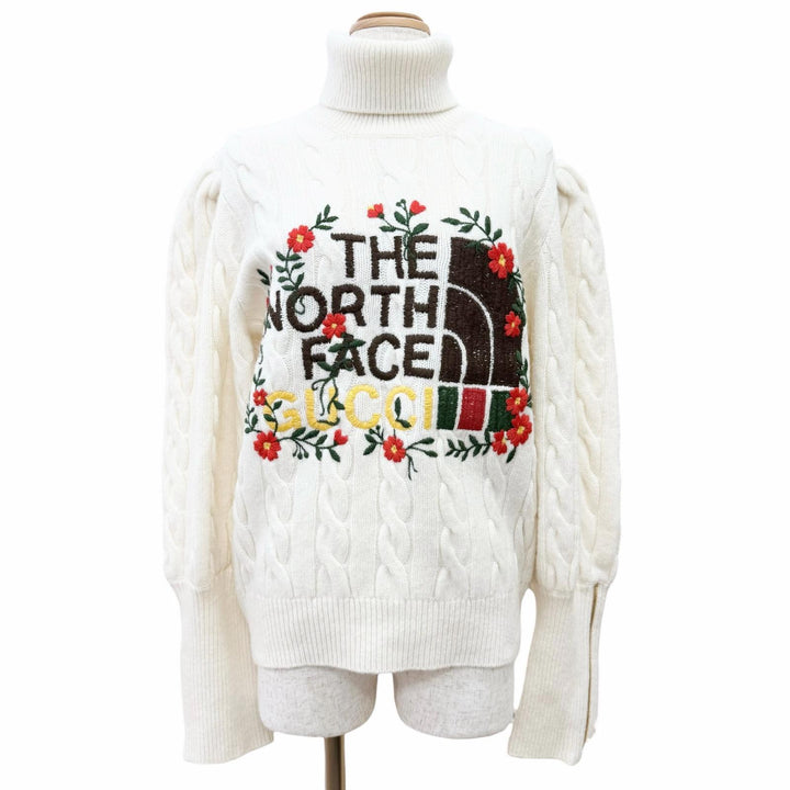 極美品△GUCCI×THE NORTH FACE グッチ ザノースフェイス 671689 ロゴ刺繍 ケーブル編み タートルネック ニット L 正規品 定価225500円