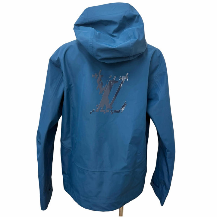 未使用品□LOUIS VUITTON ルイヴィトン 2024年製 1AF944 バックLVロゴ フーデッド マウンテンパーカー ブルー 50 イタリア製 正規品