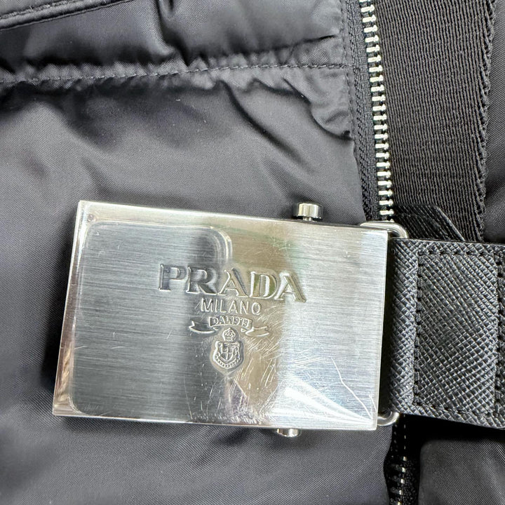 美品☆PRADA プラダ 20AW 29P277 ロゴバックルベルト ラムファー使い ZIP UP ダウンコート ブラック 38 イタリア製 正規品 レディース