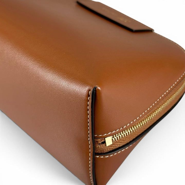 美品▲CELINE セリーヌ 現行品 ミディアム コスメティックポーチ スムースカーフスキン トリオンフ ポーチ ブラウン イタリア製 レディース