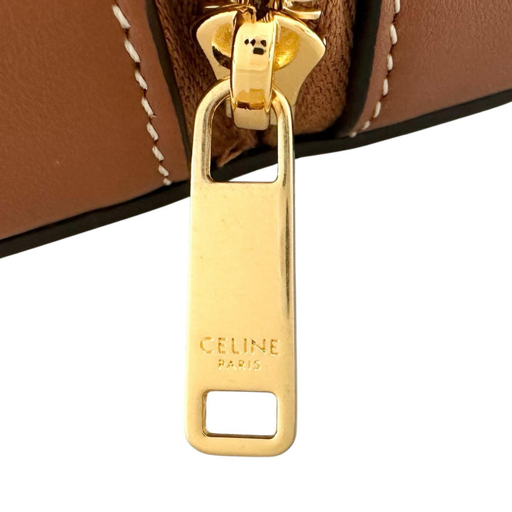 美品▲CELINE セリーヌ 現行品 ミディアム コスメティックポーチ スムースカーフスキン トリオンフ ポーチ ブラウン イタリア製 レディース