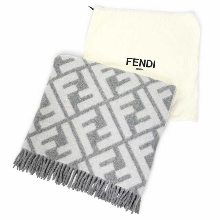 美品△FENDI フェンディ 7AC234 アルパカ ウール混 FFロゴ総柄 フリンジ ブランケット ひざ掛け グレー 140×180cm イタリア製 正規品