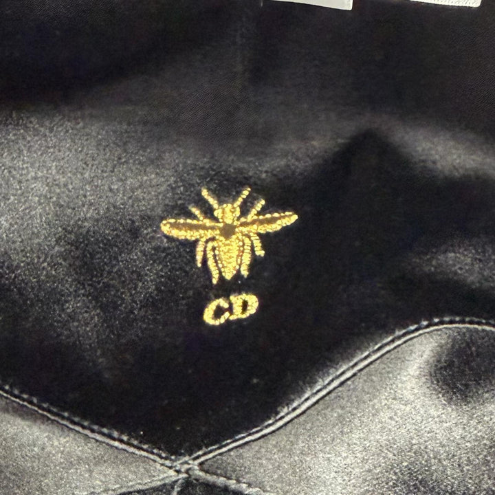 美品★Christian Dior クリスチャンディオール 85PAR921G704 裏地シルク100％ ロゴ金具付き ゴートスキン キャスケット 黒 58 正規品