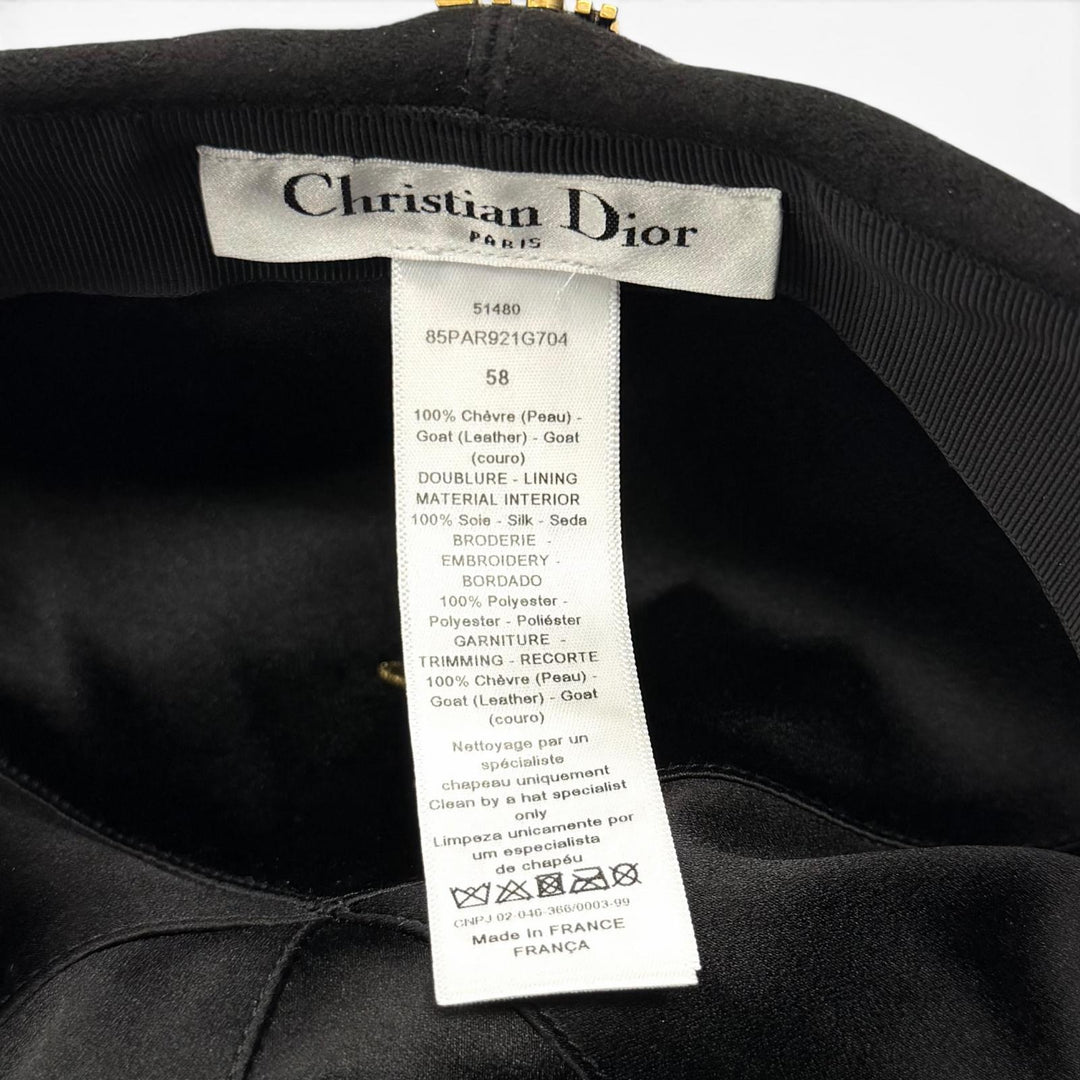 美品★Christian Dior クリスチャンディオール 85PAR921G704 裏地シルク100％ ロゴ金具付き ゴートスキン キャスケット 黒 58 正規品