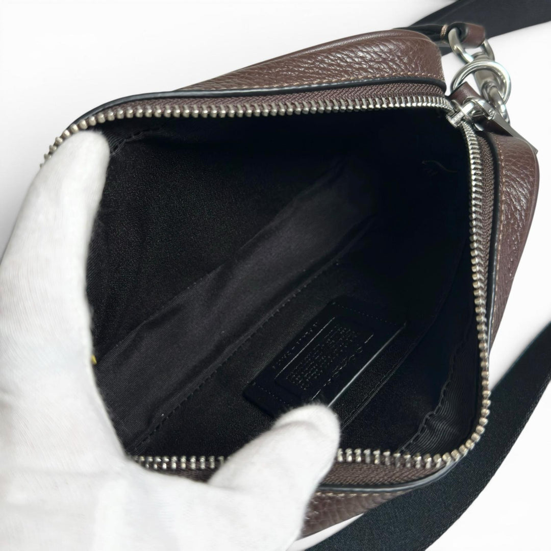 極美品▲COACH コーチ CR179 JADEN ジェイデン ロゴ刻印 レザー クロスボディバッグ ショルダーバッグ ブラウン メンズ