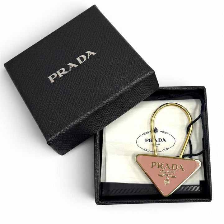 極美品★PRADA プラダ 1PS063 トライアングルロゴ プレート キーリング キーホルダー ピンク ゴールド レディース 箱付き
