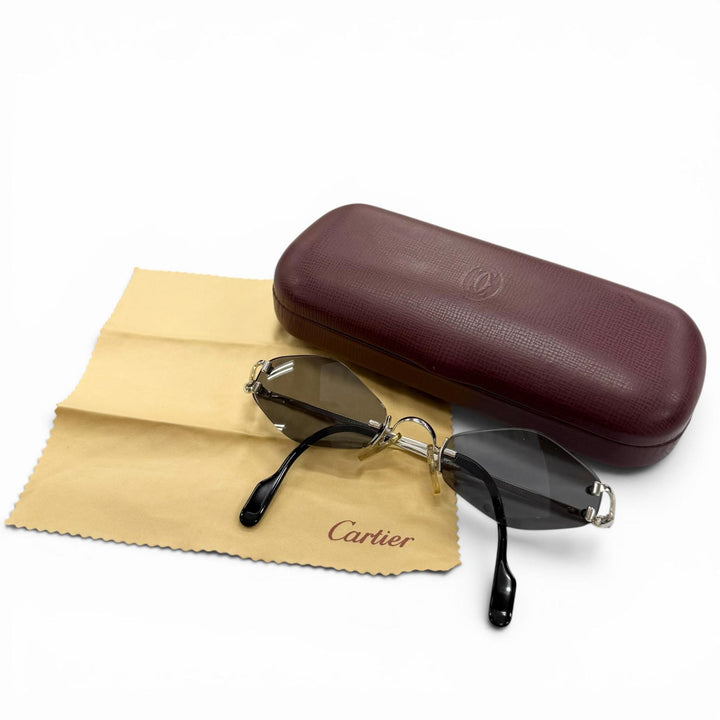 美品▼Cartier カルティエ リムレス ツーポイント ロゴ金具付き アイウェア サングラス シルバー ブラック □20 135 フランス製 メンズ