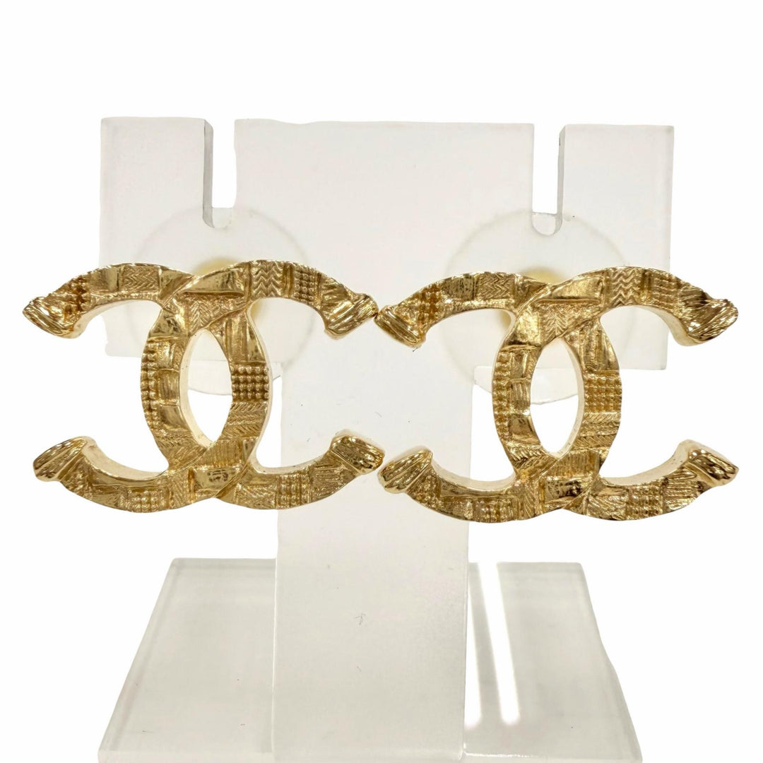 美品◇CHANEL シャネル B24V ABB375 ココマーク ツイード彫り ピアス アクセサリー 両耳用 ゴールド イタリア製 レディース 箱付き