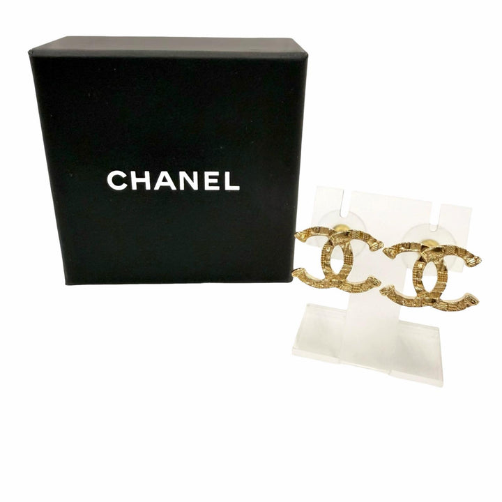 美品◇CHANEL シャネル B24V ABB375 ココマーク ツイード彫り ピアス アクセサリー 両耳用 ゴールド イタリア製 レディース 箱付き
