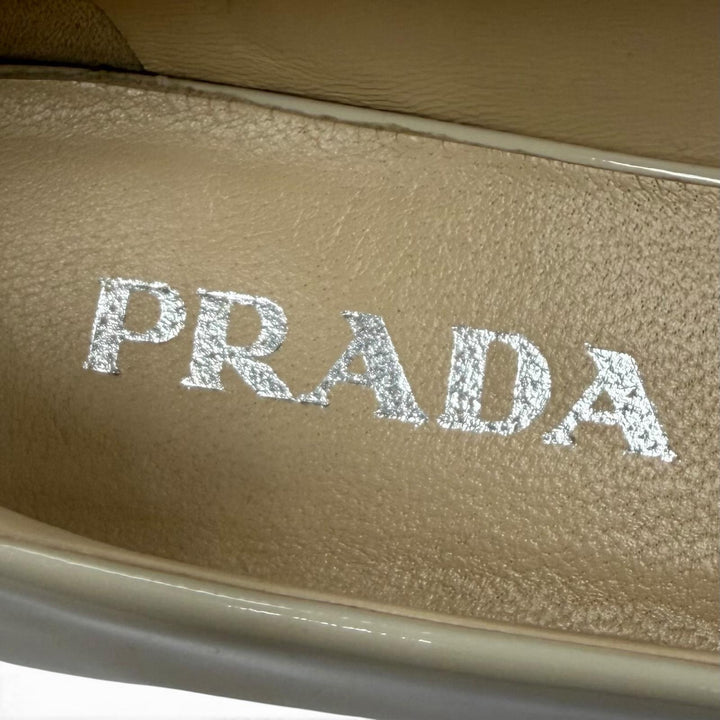 極美品★PRADA プラダ 1F200N トライアングルロゴ パテントレザー フラットパンプス アイボリー 35 イタリア製 レディース 箱・保存袋付
