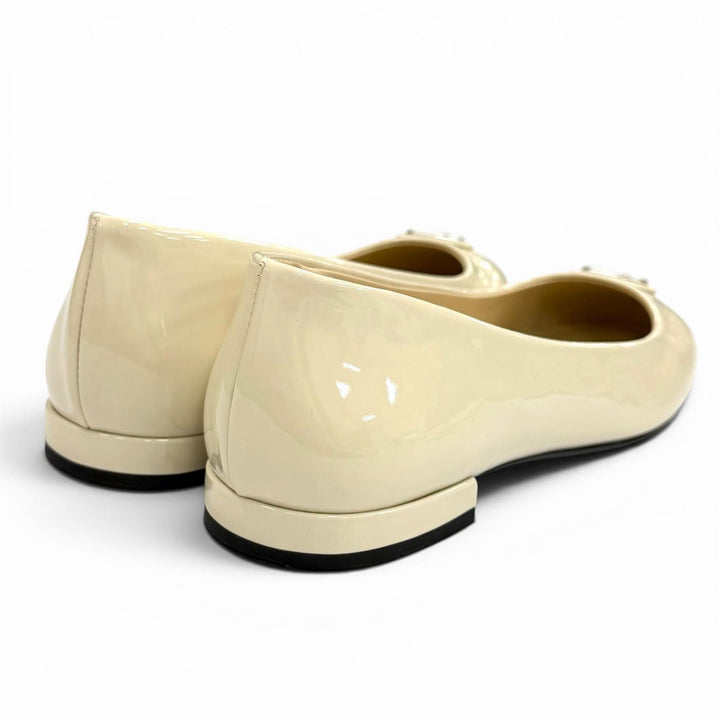 極美品★PRADA プラダ 1F200N トライアングルロゴ パテントレザー フラットパンプス アイボリー 35 イタリア製 レディース 箱・保存袋付