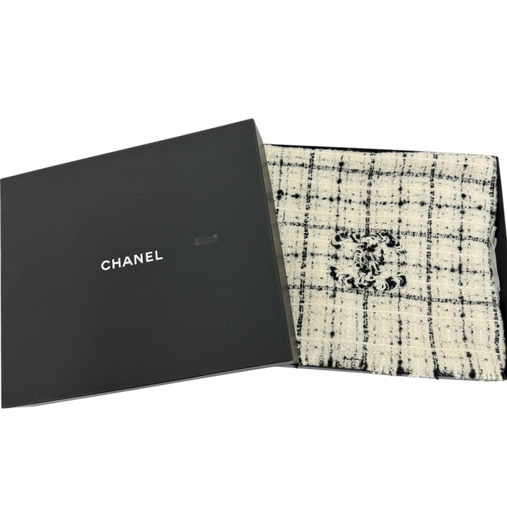 美品☆CHANEL シャネル 2025/26年製 AAB731 現行 カシミヤ混 クルーズ コレクション ショー ココマーク ツイード ストール 定価231000円