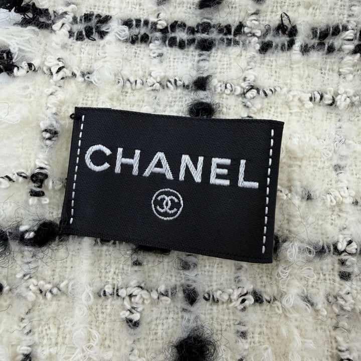 美品☆CHANEL シャネル 2025/26年製 AAB731 現行 カシミヤ混 クルーズ コレクション ショー ココマーク ツイード ストール 定価231000円