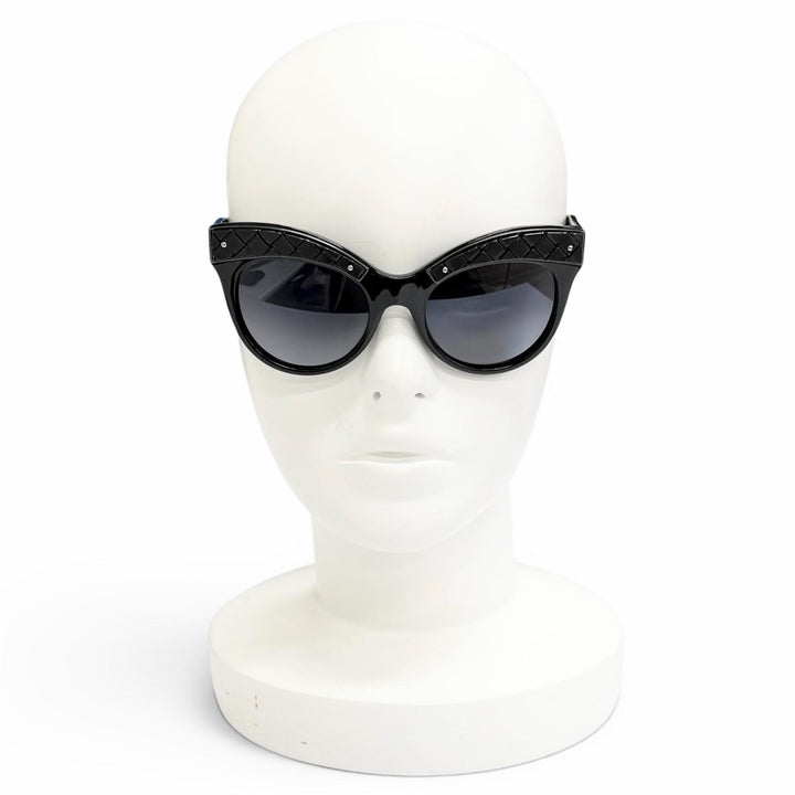 美品△BOTTEGAVENETA ボッテガヴェネタ FELIS フェリス 500本限定生産品 369/500 イントレチャートモチーフ キャッツアイ サングラス 黒
