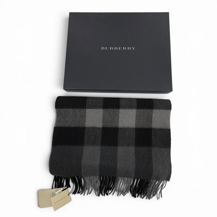 未使用品▼BURBERRY バーバリー 3766770 カシミヤ100% チェック柄 フリンジ付 マフラー ブラック グレー スコットランド製 メンズ 箱付き