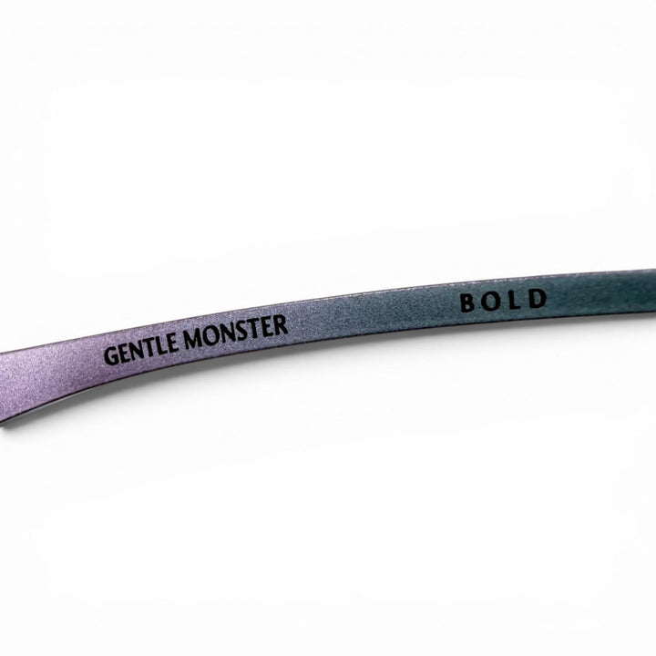 極美品☆GENTLE MONSTER ジェントルモンスター FUSE チタン メガネ 眼鏡 アイウェア メタリックブルー ピンクグラデーション 63□18-138