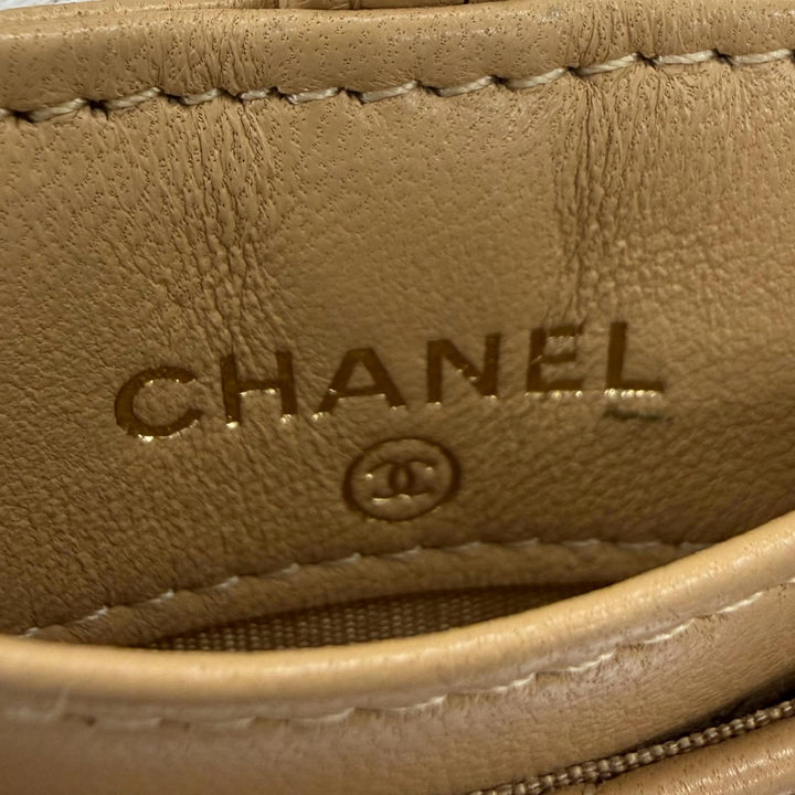 美品☆CHANEL シャネル AP0711 ラムスキン ココマーク マトラッセ チェーンショルダー付 カードケース ベージュ ゴールド金具 イタリア製