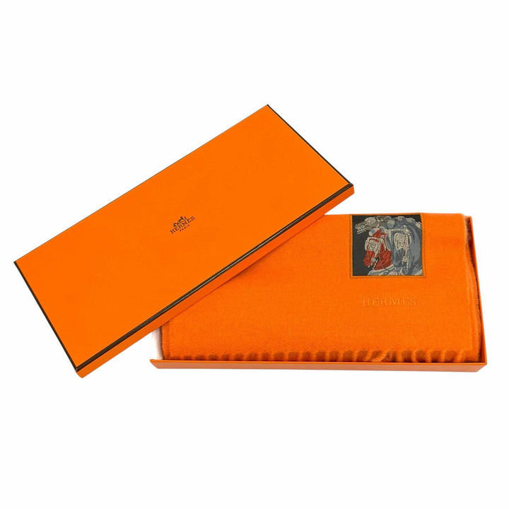極美品★HERMES エルメス カシミヤ100％ 2024年6月購入品 オレンジ バッジ ソワ ロゴ刺繍入り フリンジ付 マフラー オレンジ 正規品 箱付