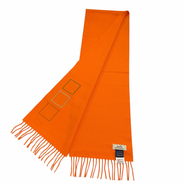 極美品★HERMES エルメス カシミヤ100％ 2024年6月購入品 オレンジ バッジ ソワ ロゴ刺繍入り フリンジ付 マフラー オレンジ 正規品 箱付