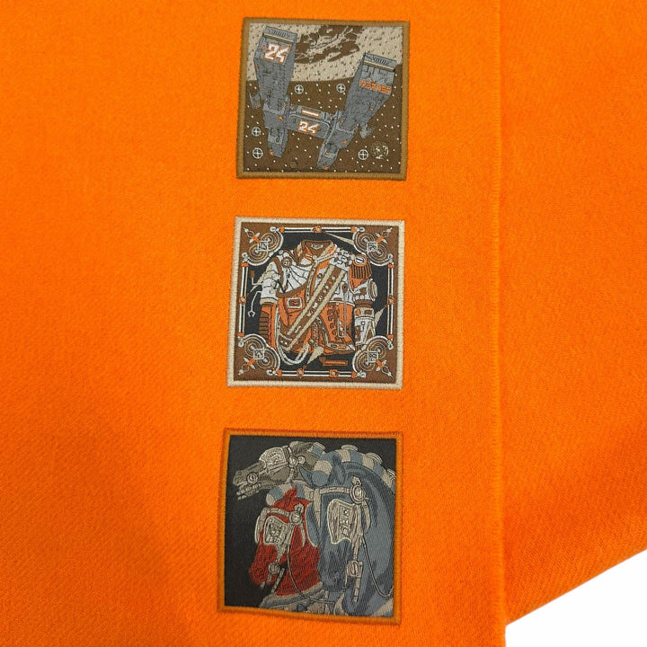 極美品★HERMES エルメス カシミヤ100％ 2024年6月購入品 オレンジ バッジ ソワ ロゴ刺繍入り フリンジ付 マフラー オレンジ 正規品 箱付
