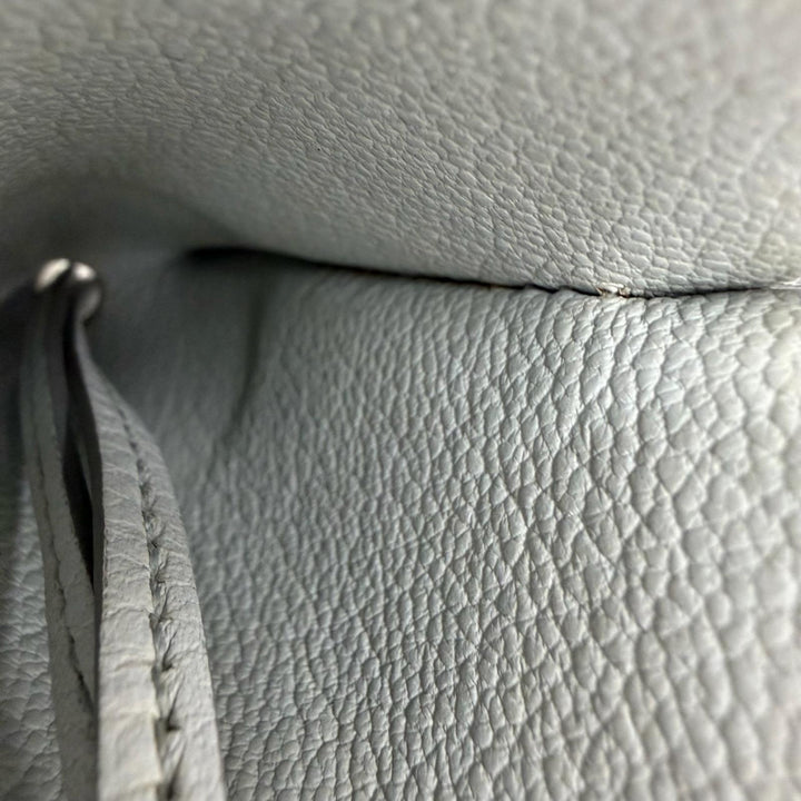 美品☆HERMES エルメス ヴィンテージ クロシェット チャーム レザー シルバー金具 ネックレス ライトブルー □F刻印 フランス製 箱付き