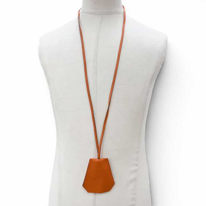 美品▼HERMES エルメス ヴィンテージ レザー シルバー金具 マルジェラ期 クロシェット ネックレス オレンジ □D刻印 フランス製 メンズ