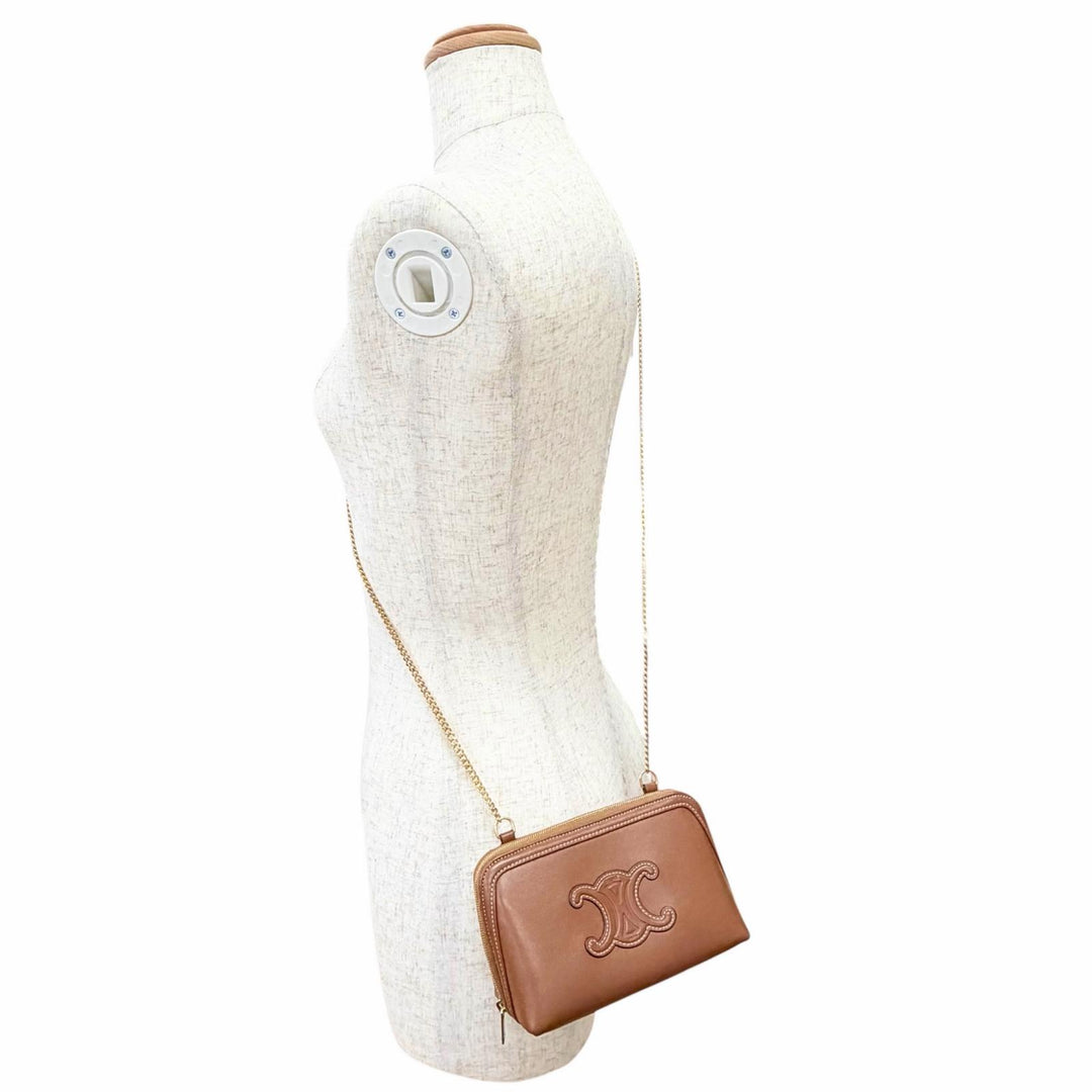 美品△CELINE セリーヌ 10E383DR8 スムースカーフスキン キュイルトリオンフ チェーンクラッチ ショルダーバッグ タン ブラウン 伊製