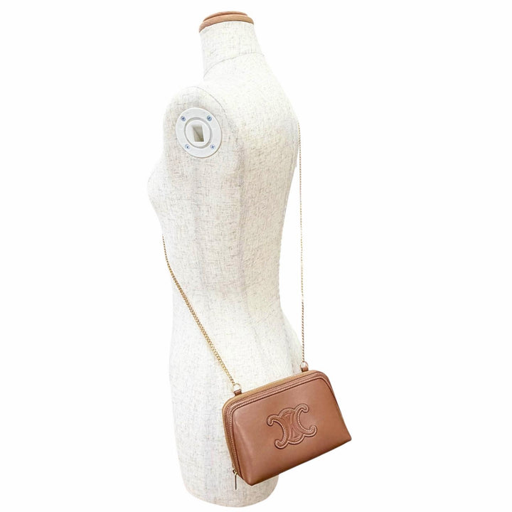 美品△CELINE セリーヌ 10E383DR8 スムースカーフスキン キュイルトリオンフ チェーンクラッチ ショルダーバッグ タン ブラウン 伊製