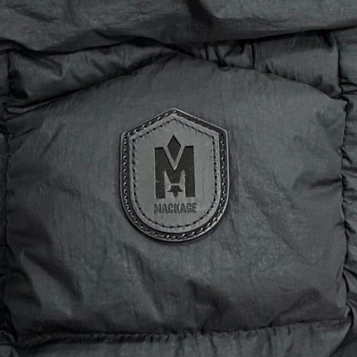 美品△MACKAGE マッカージュ 24AW 11122246-2A FREYA ロゴワッペン フーデッド ダウンジャケット ブラック XS 正規品 ガーメント付き