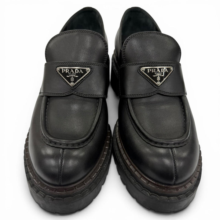 美品☆PRADA プラダ チョコレート トライアングルロゴプレート ブラッシュドレザー ローファー ブラック 38.5 イタリア製 レディース