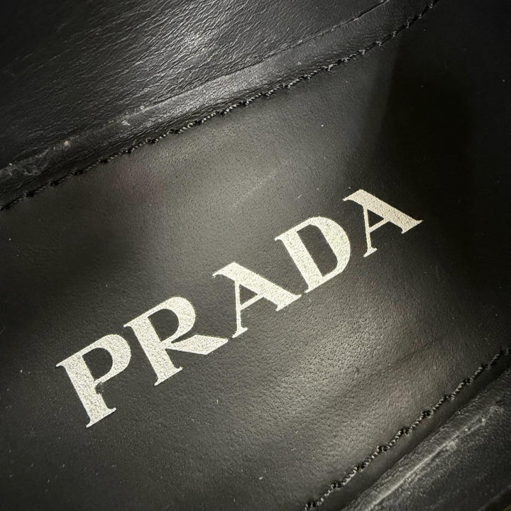 美品☆PRADA プラダ チョコレート トライアングルロゴプレート ブラッシュドレザー ローファー ブラック 38.5 イタリア製 レディース