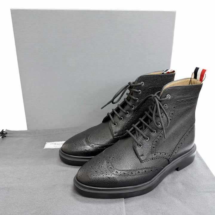 未使用品△THOM BROWNE トムブラウン FFB018B ペブルグレイン ウィングチップ ブーツ レザー アンクルブーツ 黒 38 24.5cm 定価173800円