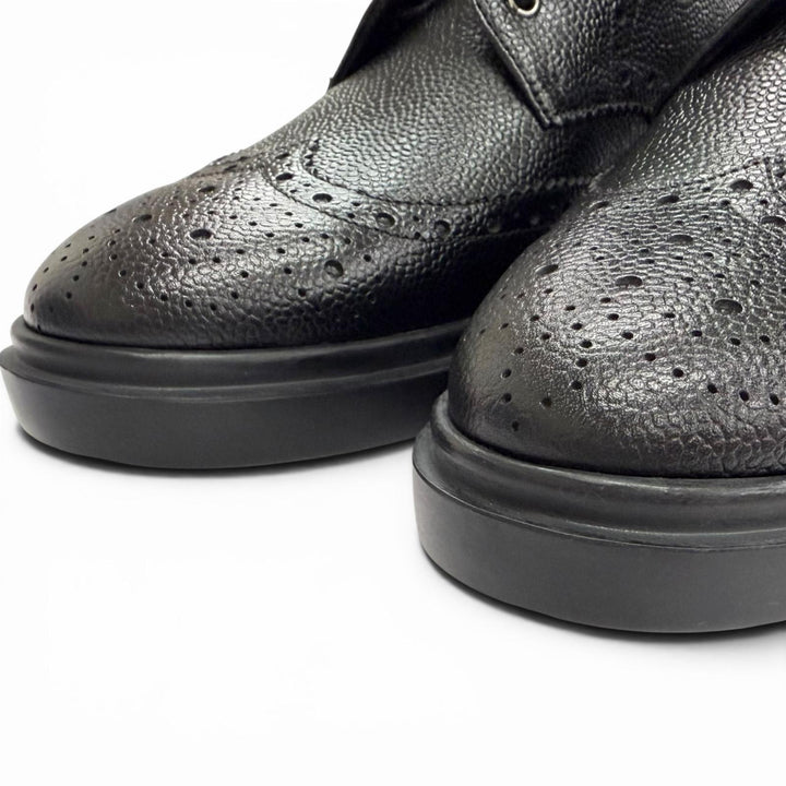 未使用品△THOM BROWNE トムブラウン FFB018B ペブルグレイン ウィングチップ ブーツ レザー アンクルブーツ 黒 38 24.5cm 定価173800円