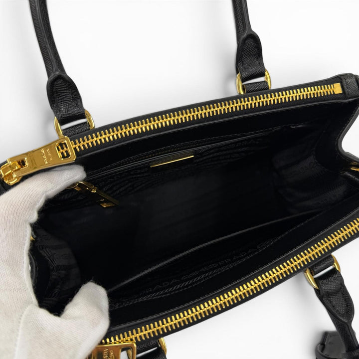 美品☆PRADA プラダ 1BA896 ガレリア スモール サフィアーノレザー 2WAYバッグ ショルダーバッグ ハンドバッグ ブラック ゴールド金具