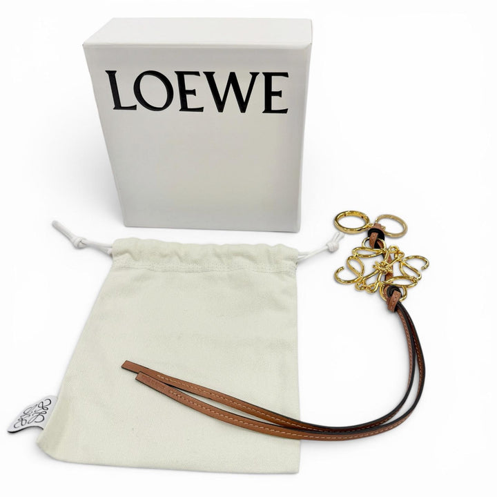 美品◇LOEWE ロエベ C821232X01 クラシックカーフ タン アナグラム キーホルダー バッグチャーム ゴールド金具 スペイン製 箱・保存袋付
