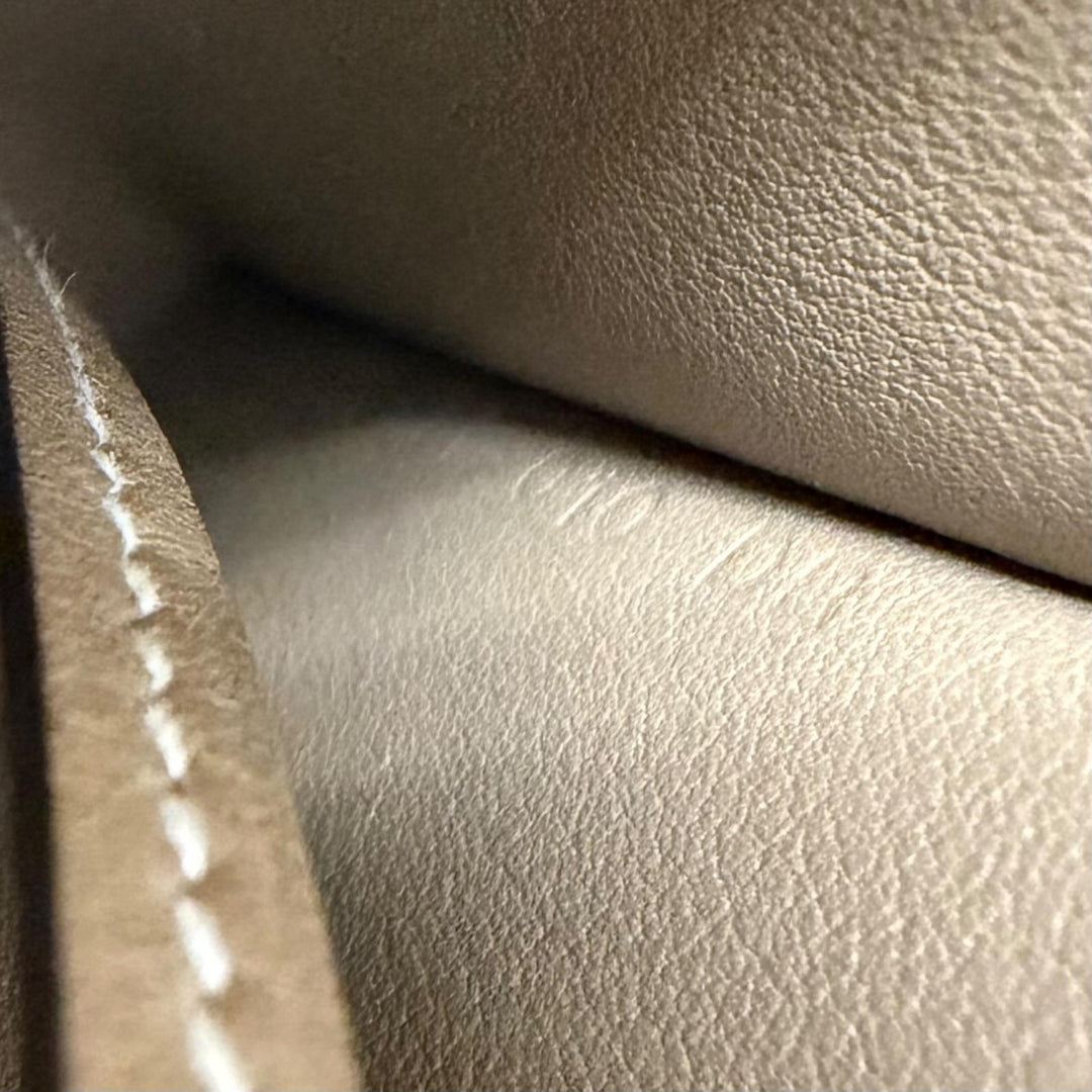 美品□HERMES エルメス ヴォースイフト ラージ レザー クロシェット ネックレス エトゥープ C刻印入り フランス製 メンズ レディース