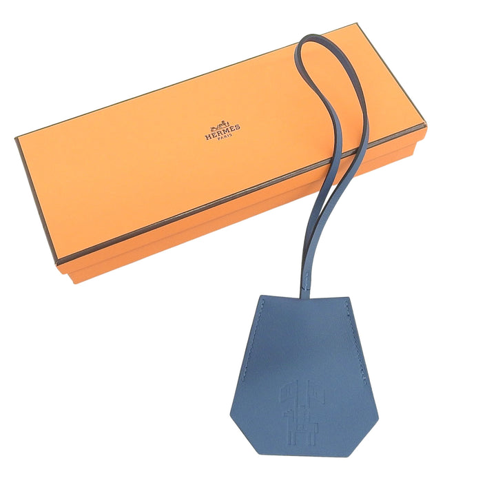極美品▲HERMES エルメス イヤーズギフト レザー キークロシェット バッグチャーム ブルー系 フランス製 レディース 箱付き
