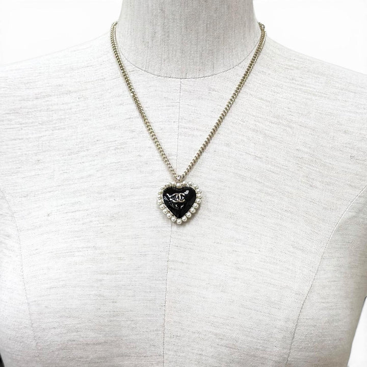 極美品★CHANEL シャネル B25 ココマーク パール ハート ペンダント ネックレス ブラック ホワイト ゴールド金具 伊製 箱・保存袋付き