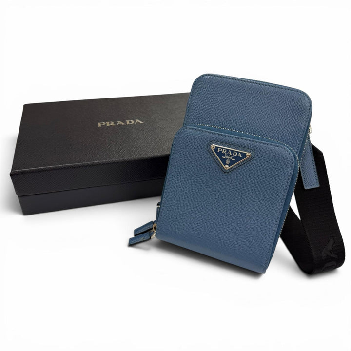 未使用品▼PRADA プラダ 2ZH126 サフィアーノレザー トライアングルロゴ 三角プレート スマートフォンケース ショルダーバッグ ブルー