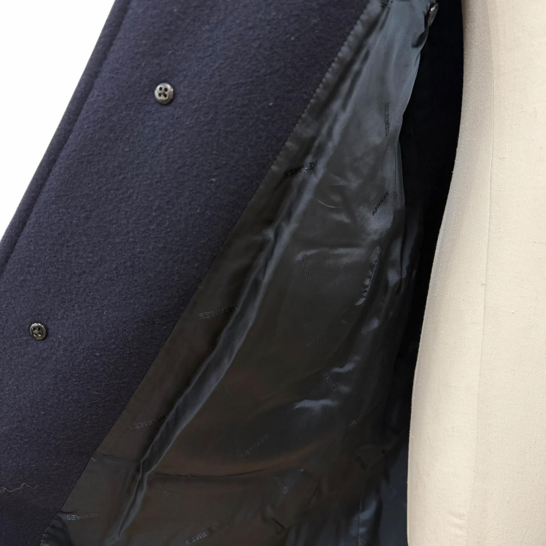 美品▼HERMES エルメス 21AW ウール100% 裏地ロゴ柄 シングル チェスターコート ネイビー 50 イタリア製 正規品 メンズ ハンガー付き