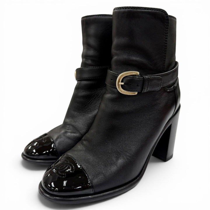 美品☆CHANEL シャネル G38064 ココマーク アンクルベルト レザー ショートブーツ ブラック ゴールド金具 36.5 イタリア製 保存袋付き
