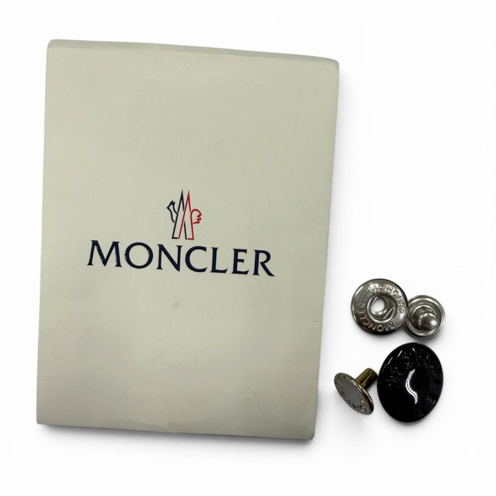 美品☆MONCLER モンクレール 2022年製 MUTCHE ロゴボタン・ロゴワッペン・フード付 ZIP UP コート ブラック 0 正規品 レディース