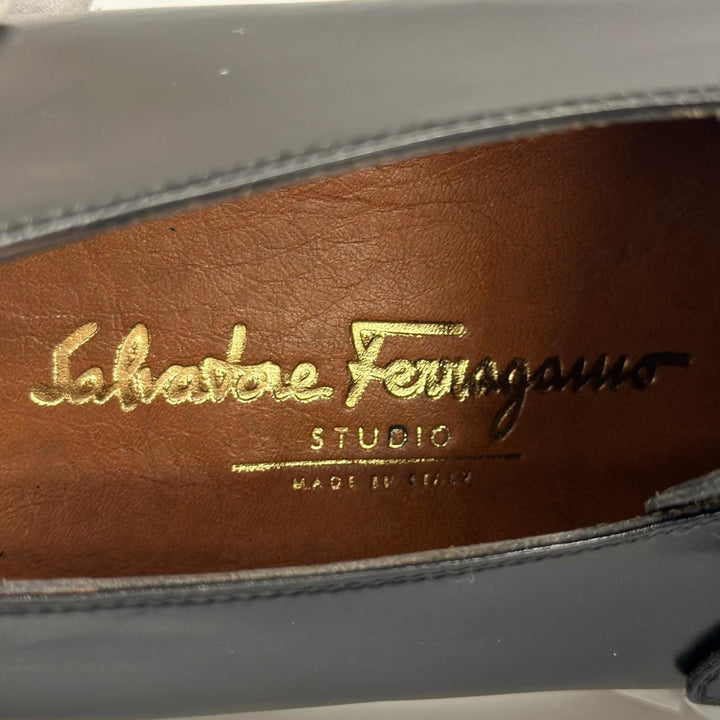 極美品▲Salvatore Ferragamo サルヴァトーレフェラガモ シングルモンクストラップ レザーシューズ ブラック 8.5 伊製 メンズ 保存袋付き