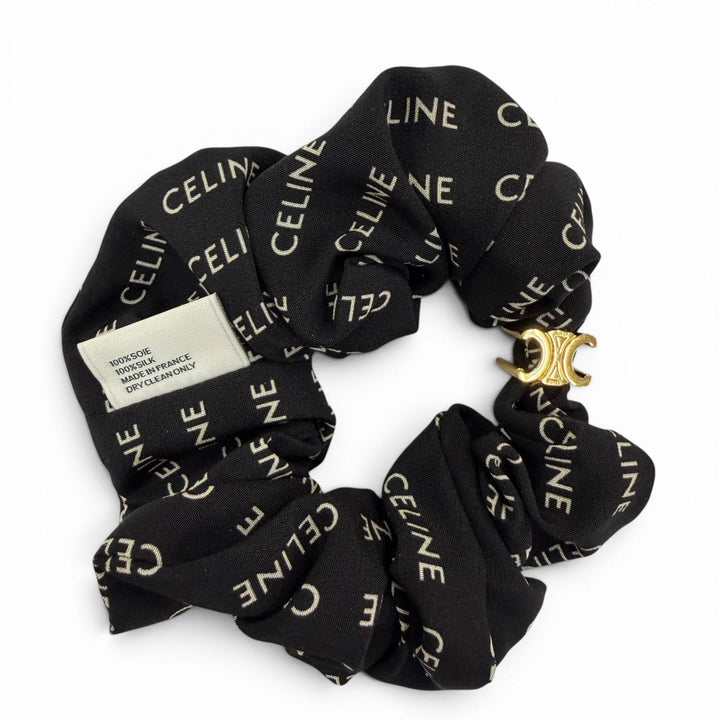 美品☆CELINE セリーヌ 46Y352SIB レイユール シュシュ シルク100％ トリオンフ ロゴ ブラック ゴールド金具 フランス製 レディース 箱付