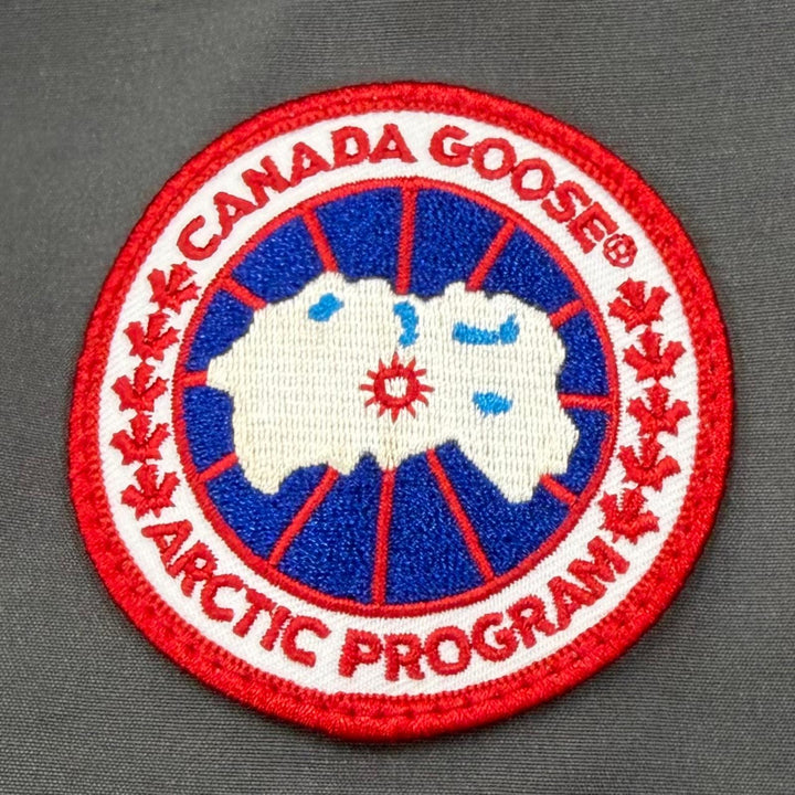 美品▼CANADA GOOSE カナダグース 3438JM Jasper Parka ロゴワッペン ファー付き フーデッド WZIPUP ダウンジャケット グレー M 正規品