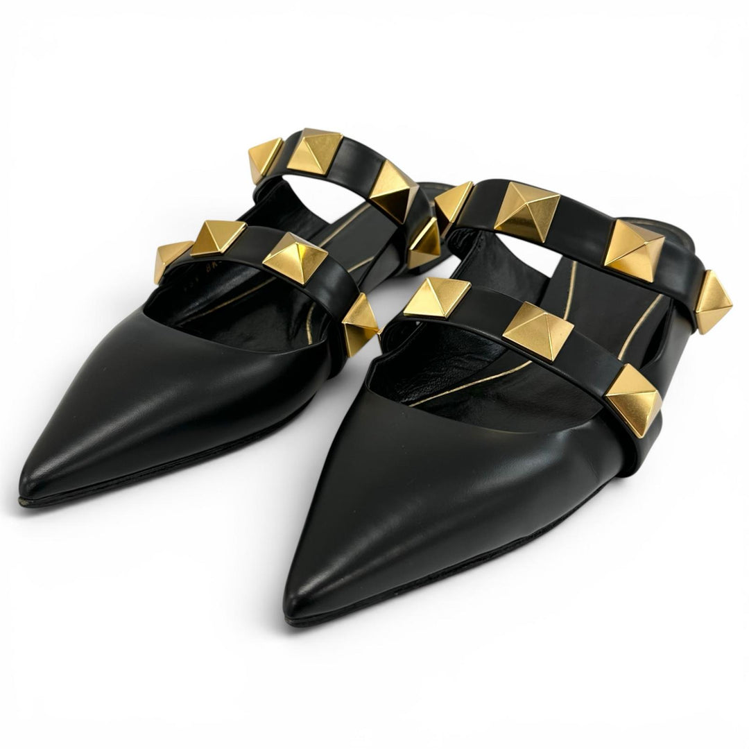 美品▲Valentino Garavani ヴァレンティノガラヴァーニ ロックスタッズ フラットシューズ レザーサンダル ブラック 38.5 伊製 レディース