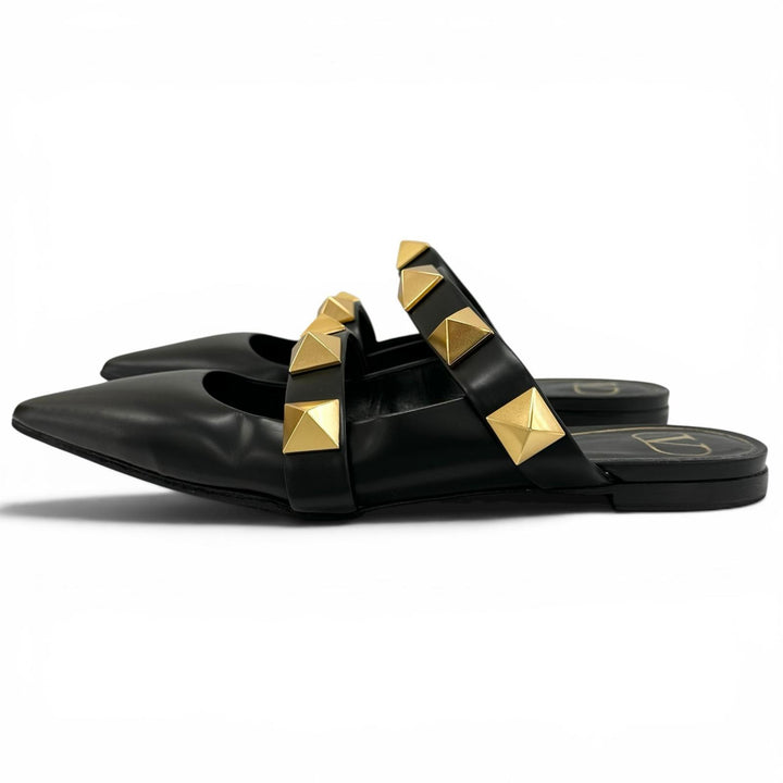 美品▲Valentino Garavani ヴァレンティノガラヴァーニ ロックスタッズ フラットシューズ レザーサンダル ブラック 38.5 伊製 レディース